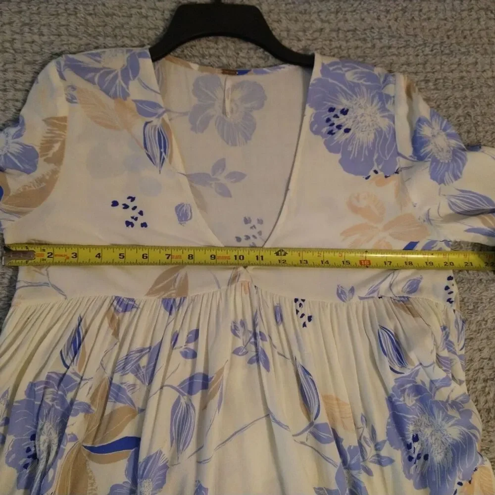 Free people  V-neck Floral top Xs boho Cottagecore feminine